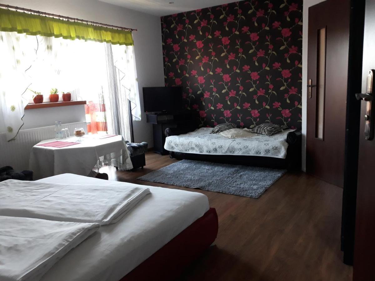 Villa Pod Piramida Ługniany Esterno foto