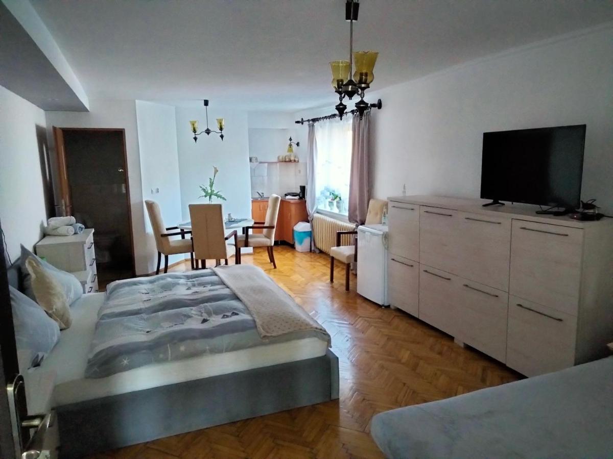 Villa Pod Piramida Ługniany Esterno foto